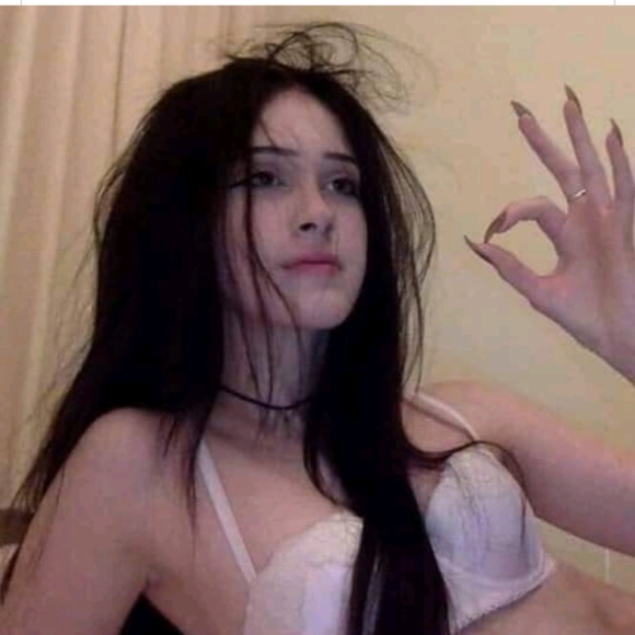 Meet your Posher, Sarah - Picture 1 of 1